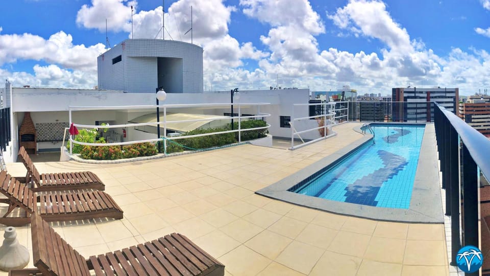 Swimming pool, sunbed
