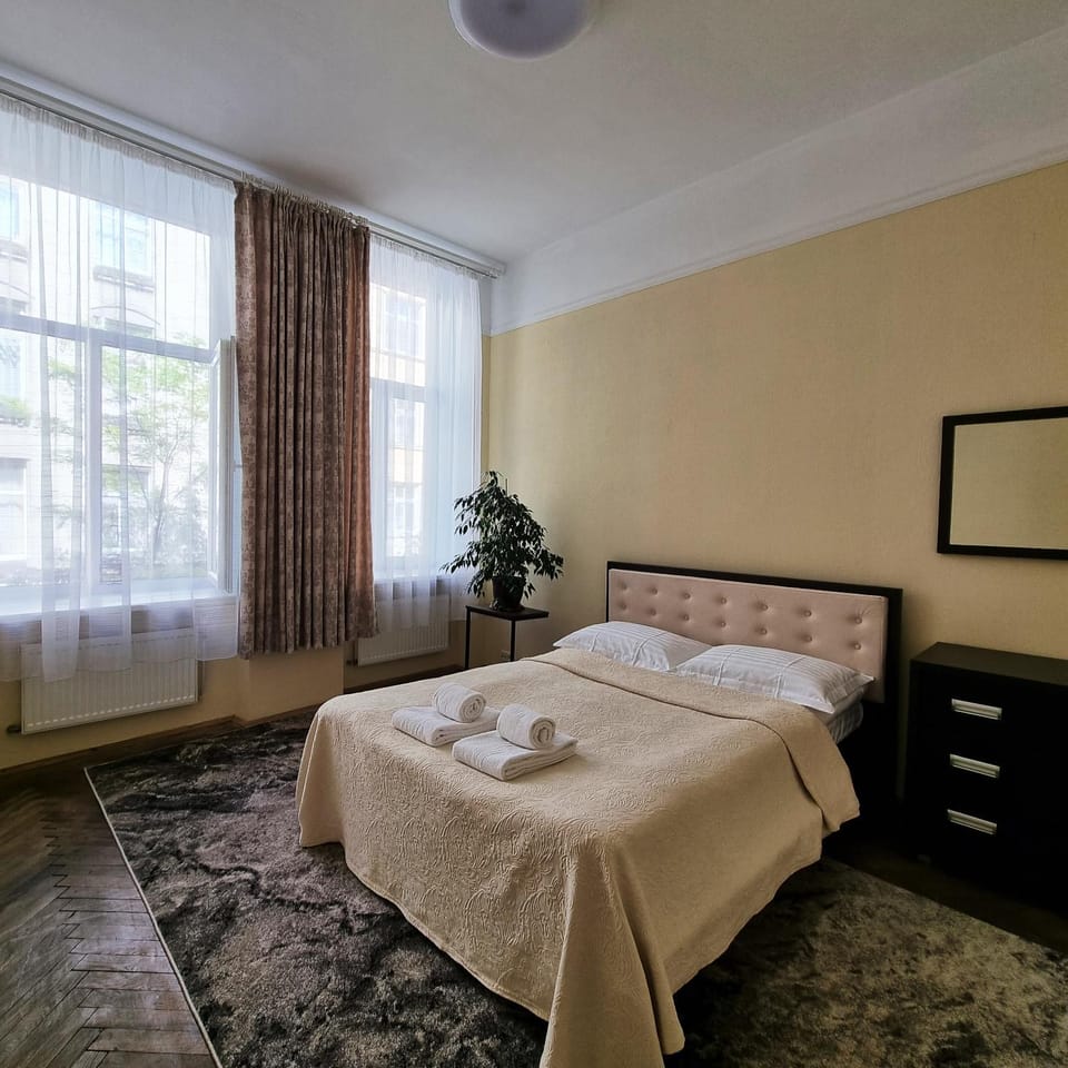 Bedroom, towels
