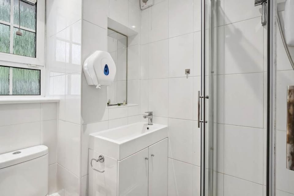 APlaceToStay Central London Apartment, Waterloo (UPT) Vacation rental in London Borough of Southwark