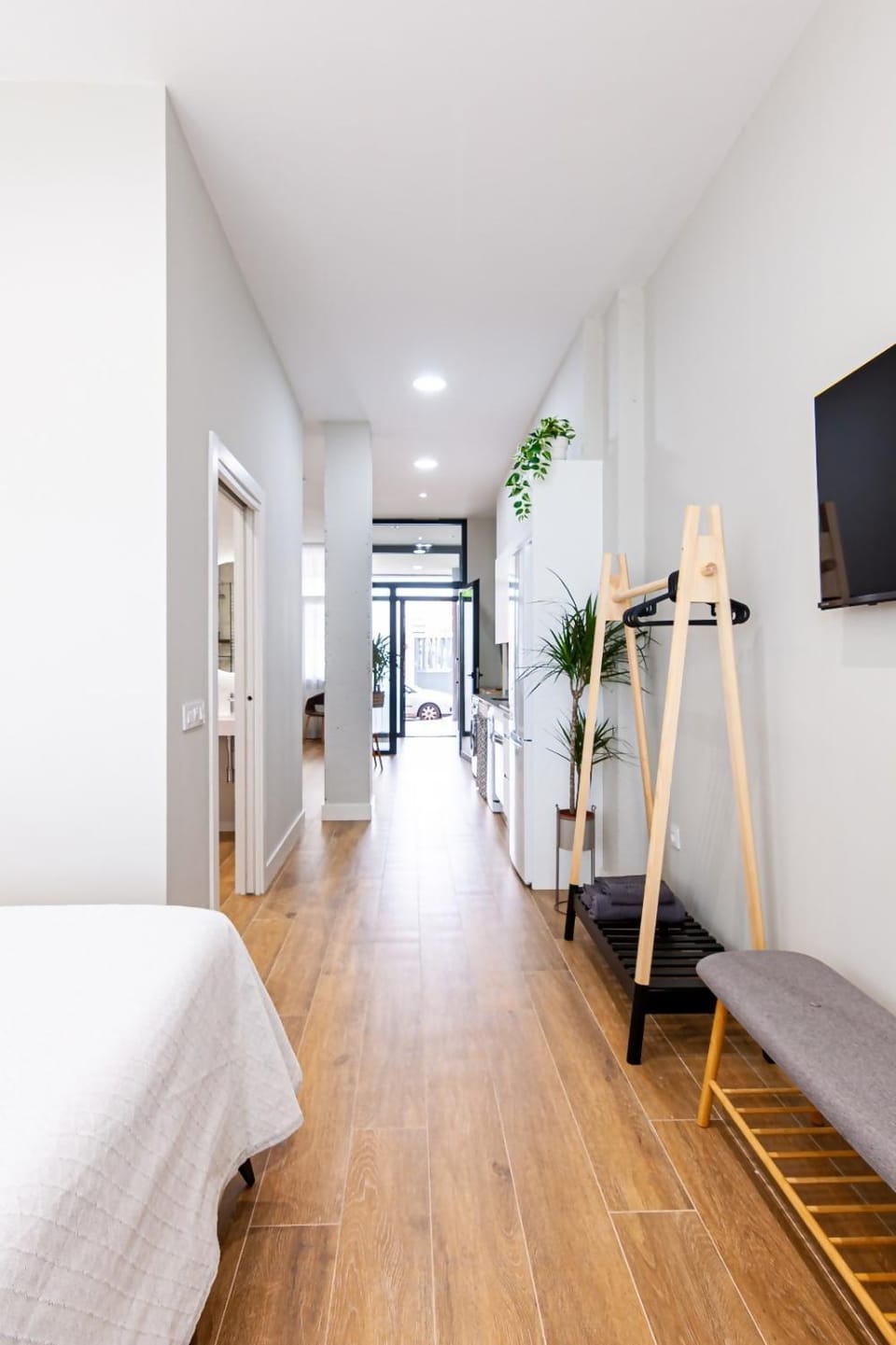 Facade/entrance, Bed