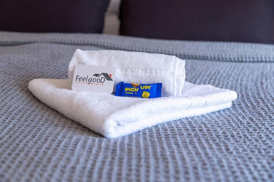 Bed, towels