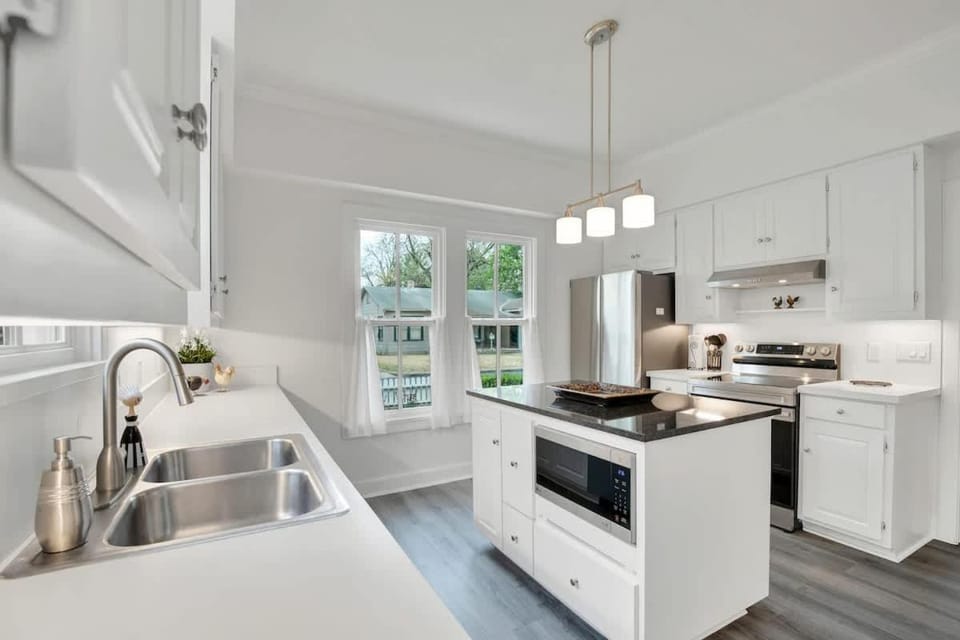 Kitchen or kitchenette, kitchen