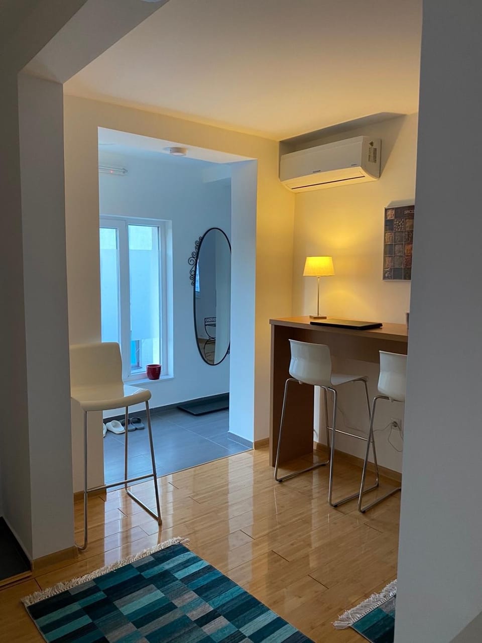 Kitchen or kitchenette, Seating area