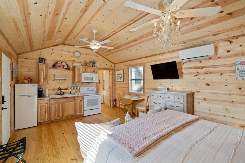 Kitchen or kitchenette, kitchen