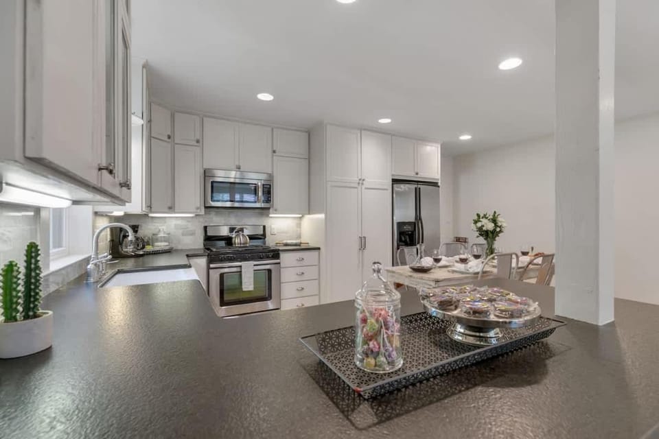 Kitchen or kitchenette, kitchen