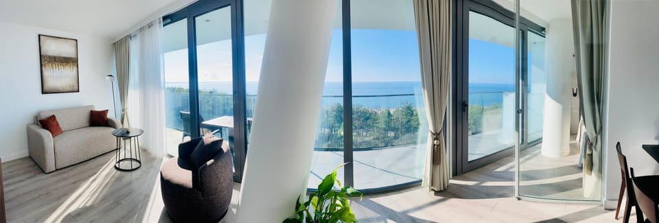 Photo of the whole room, Seating area, Sea view