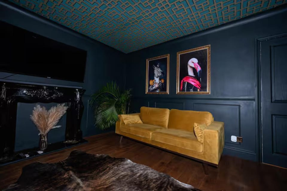 Living room, Seating area