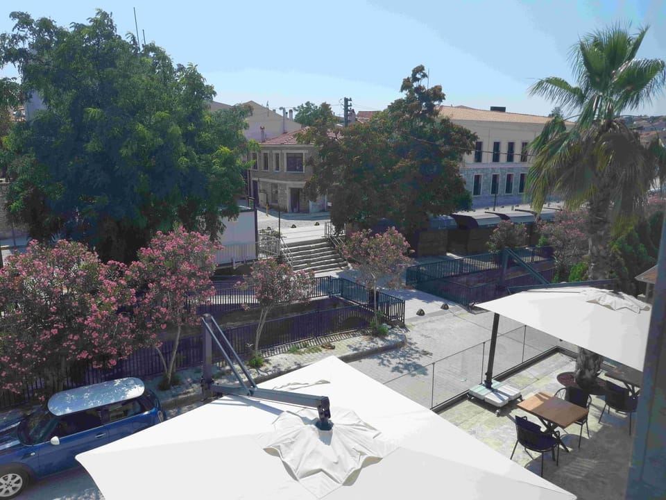 Day, Location