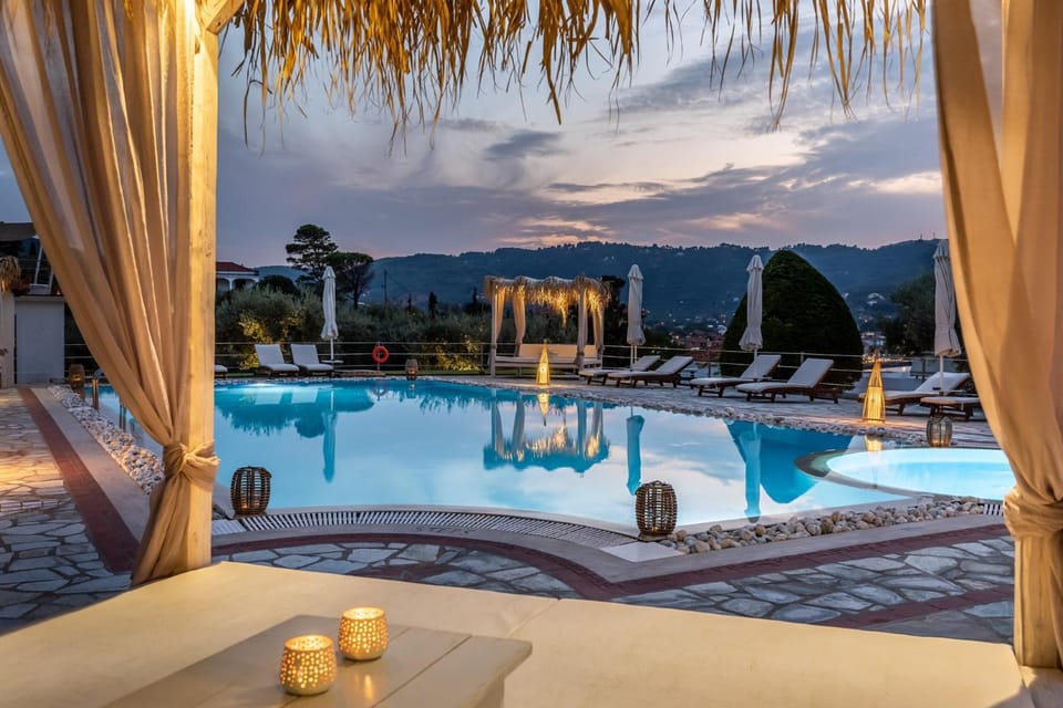 Swimming pool, sunbed