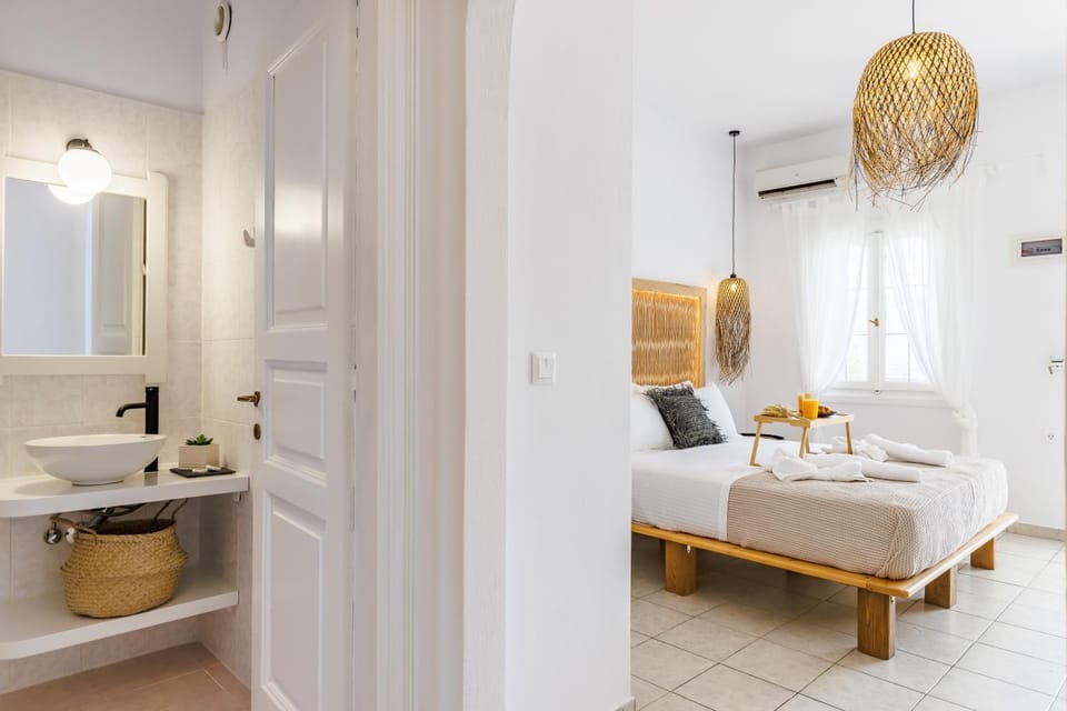 Bathroom, Photo of the whole room, Bedroom