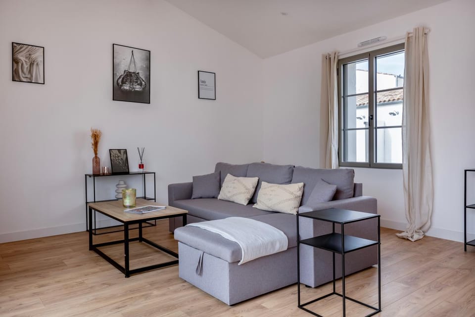 Villa avec Jacuzzi et Clim à Marsilly House in La Rochelle