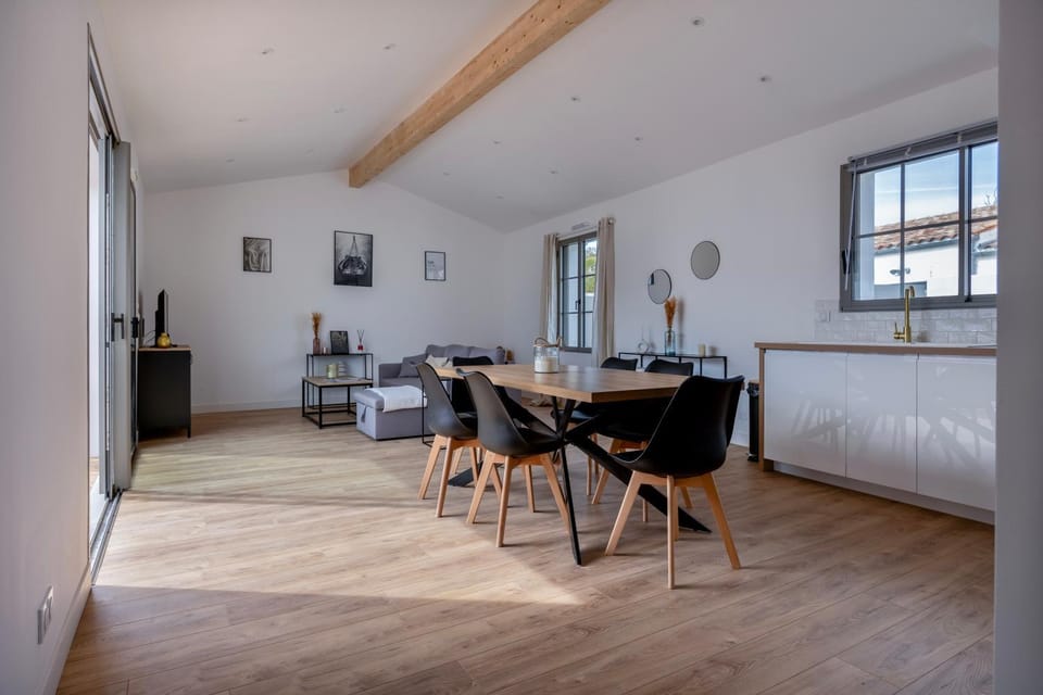 Villa avec Jacuzzi et Clim à Marsilly House in La Rochelle