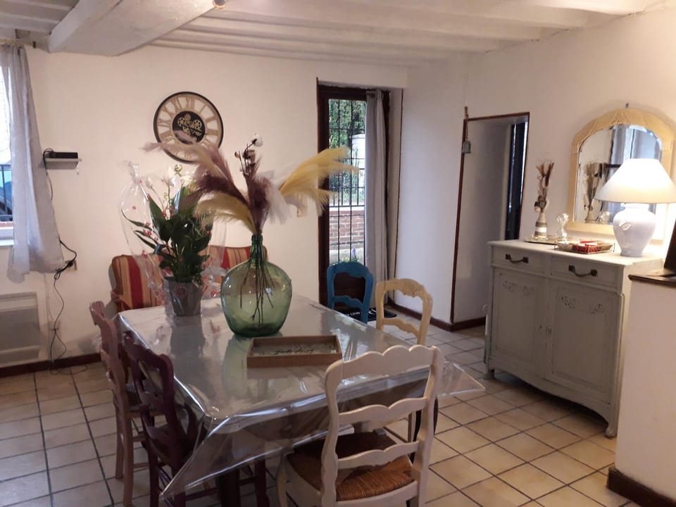 Maison chaleureuse avec cheminée des coudrais House in Normandy