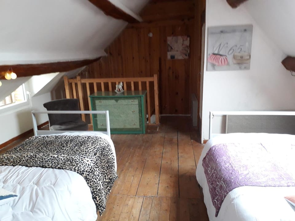 Maison chaleureuse avec cheminée des coudrais House in Normandy
