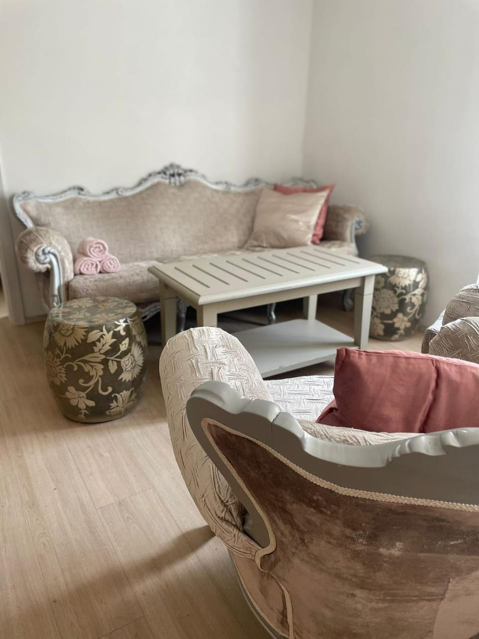 Living room, Photo of the whole room, Seating area