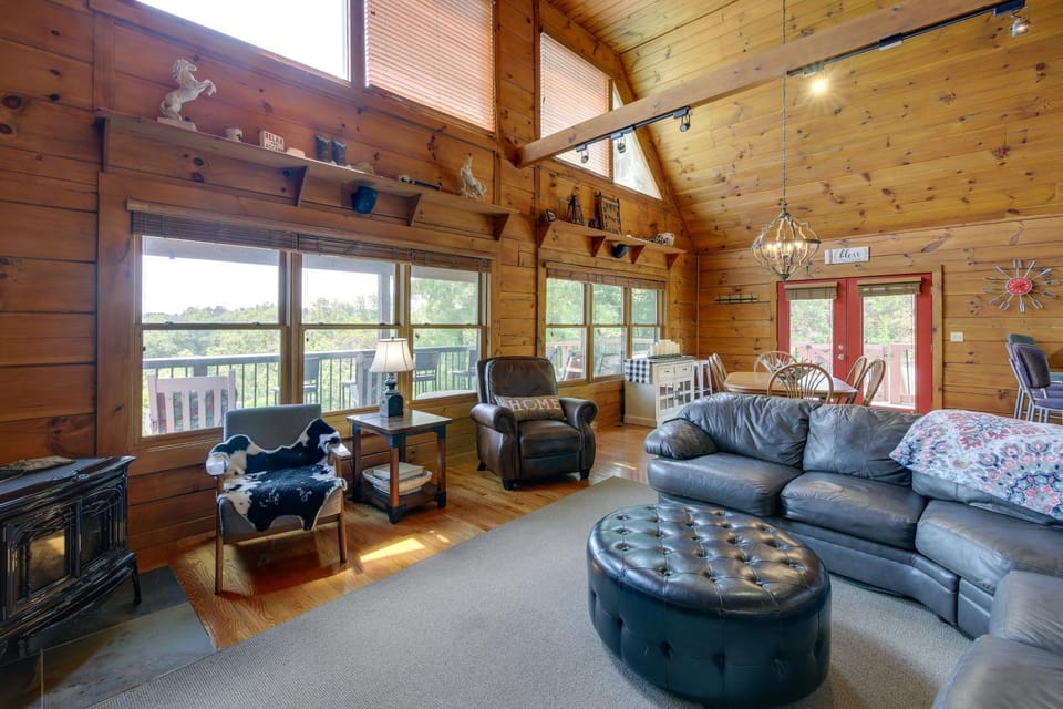 Sevierville Cabin with Hot Tub and Mountain-View Deck Cabin in Sevierville