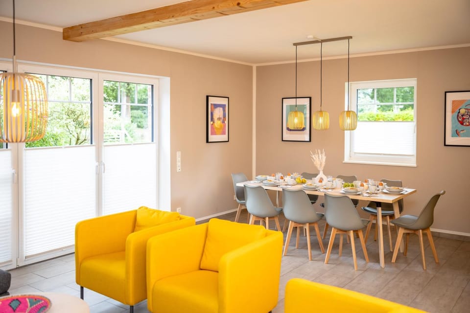 Dining area, Food
