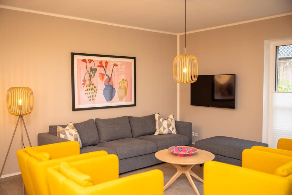 Communal lounge/ TV room, TV and multimedia, Living room, Seating area