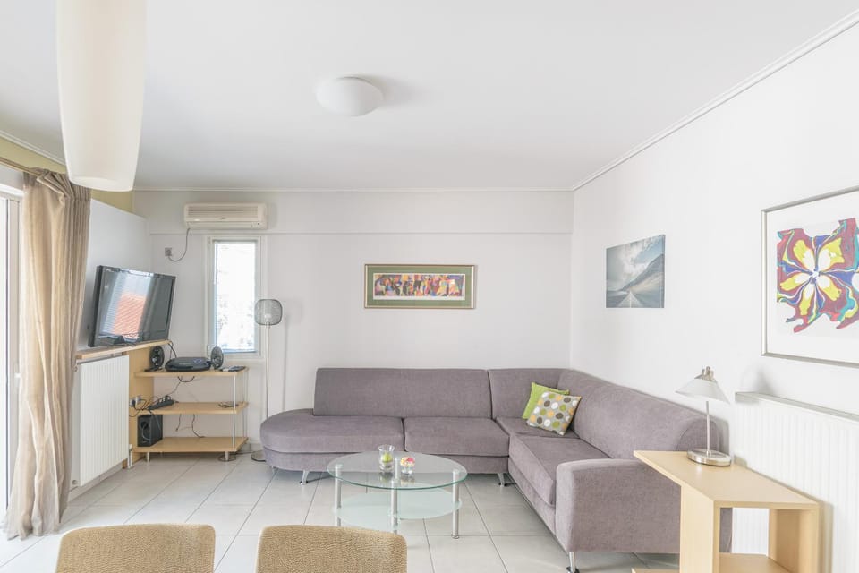 TV and multimedia, Living room, Seating area, air conditioner, air conditioner