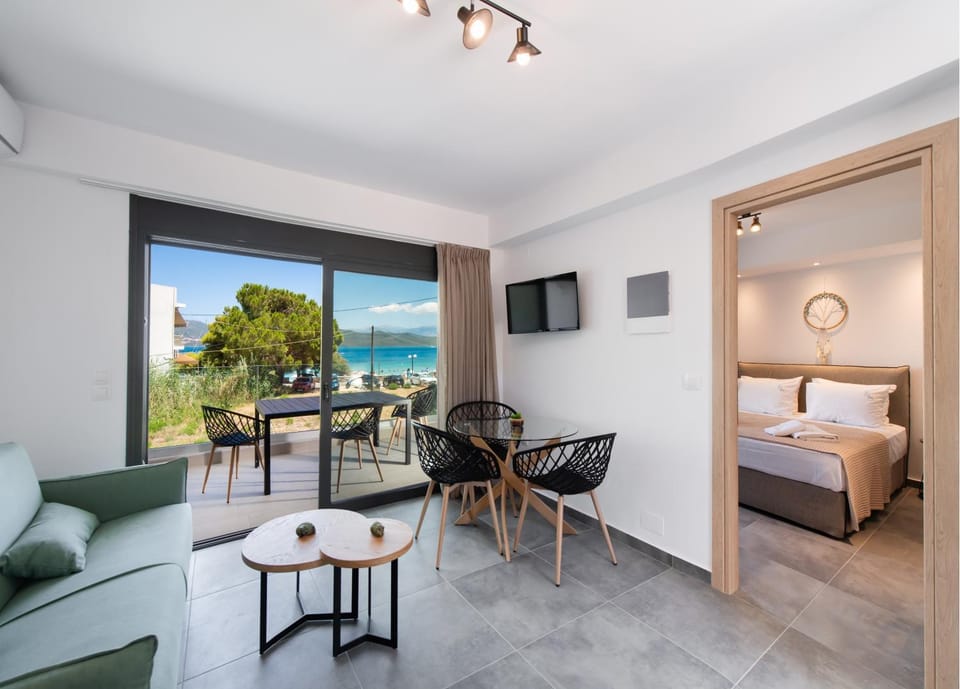 Living room, Dining area, Sea view