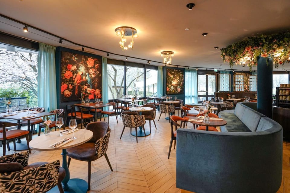 Restaurant/places to eat, Food and drinks, Dining area