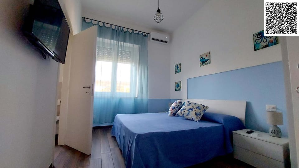 Bed, Photo of the whole room, Bedroom, air conditioner