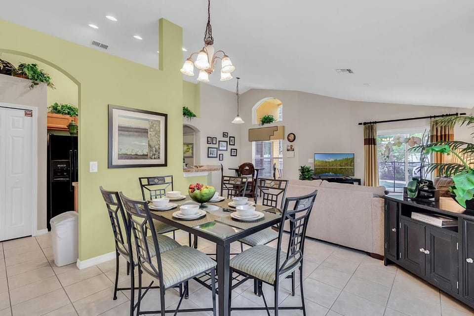 4 bedrooms pool home gated resort of Veranda Palms Villa in Kissimmee