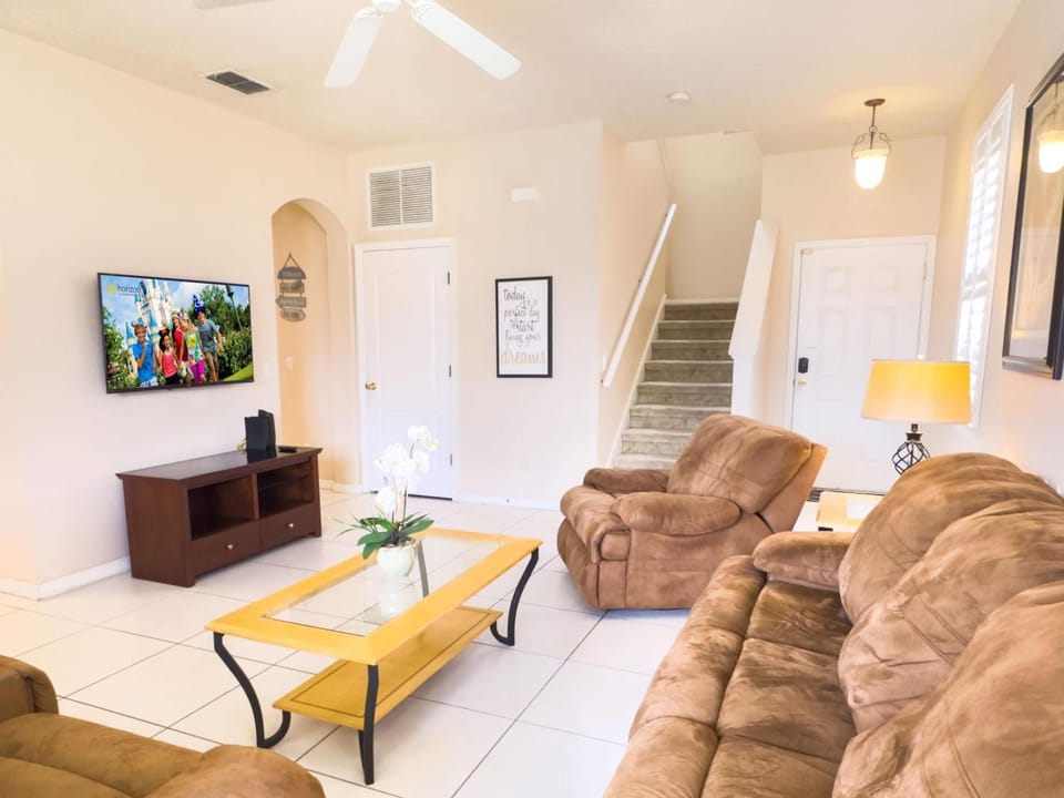 4 bedrooms pool home Davenport Sandy Ridge Villa in Loughman