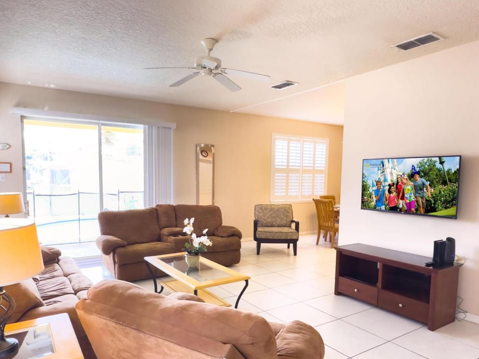 4 bedrooms pool home Davenport Sandy Ridge Villa in Loughman