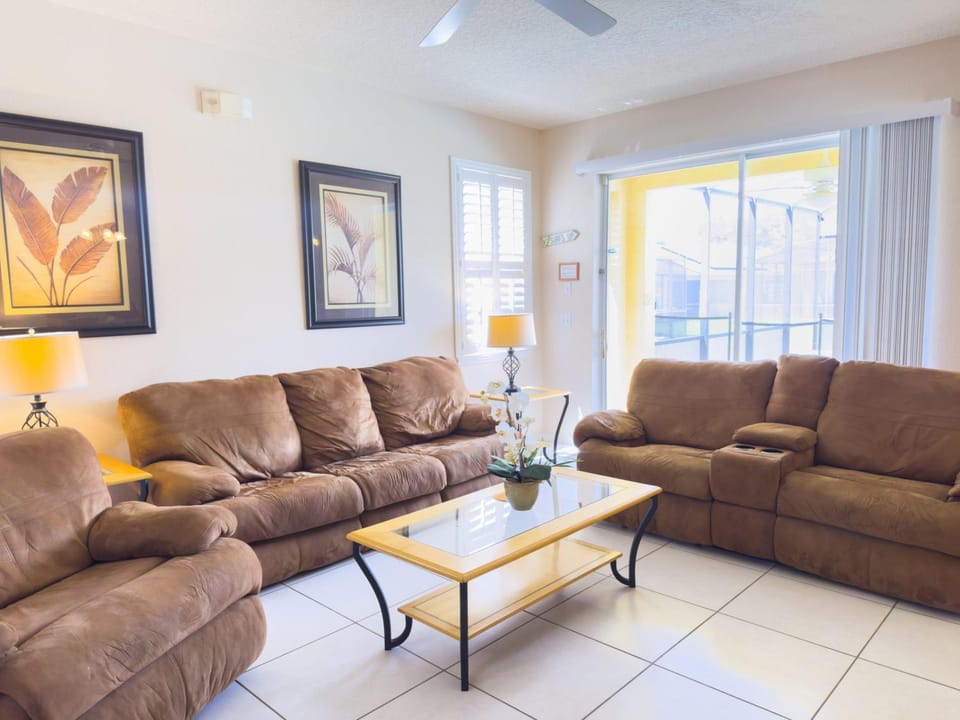 4 bedrooms pool home Davenport Sandy Ridge Villa in Loughman