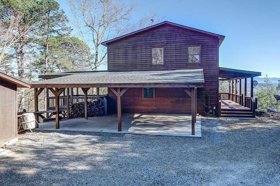 Mistletoe Cabin- Private cabin w views, Hottub, pet friendly Cabin in Tennessee