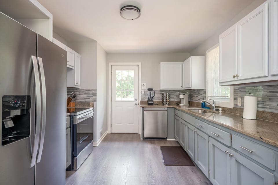 Coffee/tea facilities, Kitchen or kitchenette, dishwasher, minibar, pet friendly, stove
