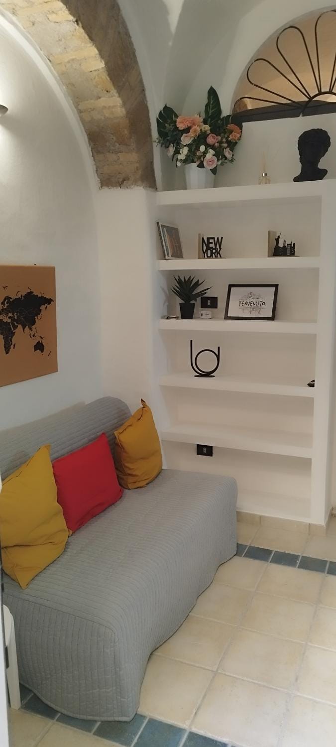 Library, Living room