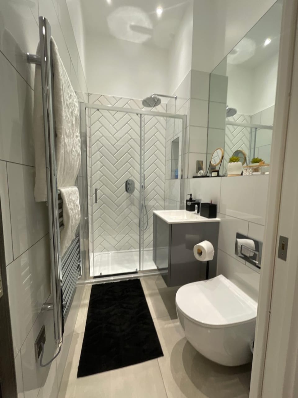 Luxury 2 bedroom Flat Sutton Apartment in England