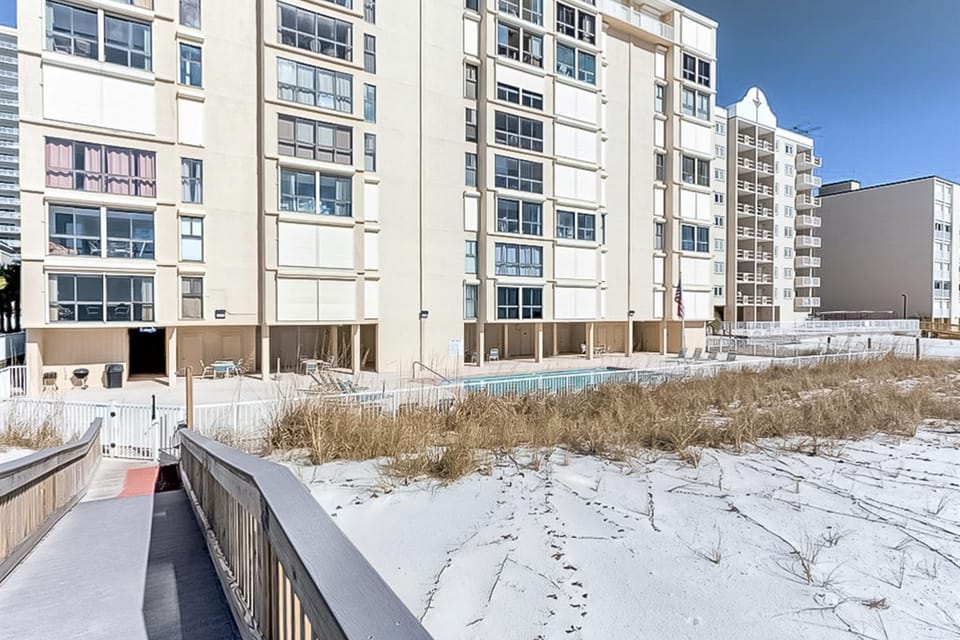 Edgewater West 41 Apartment in West Beach