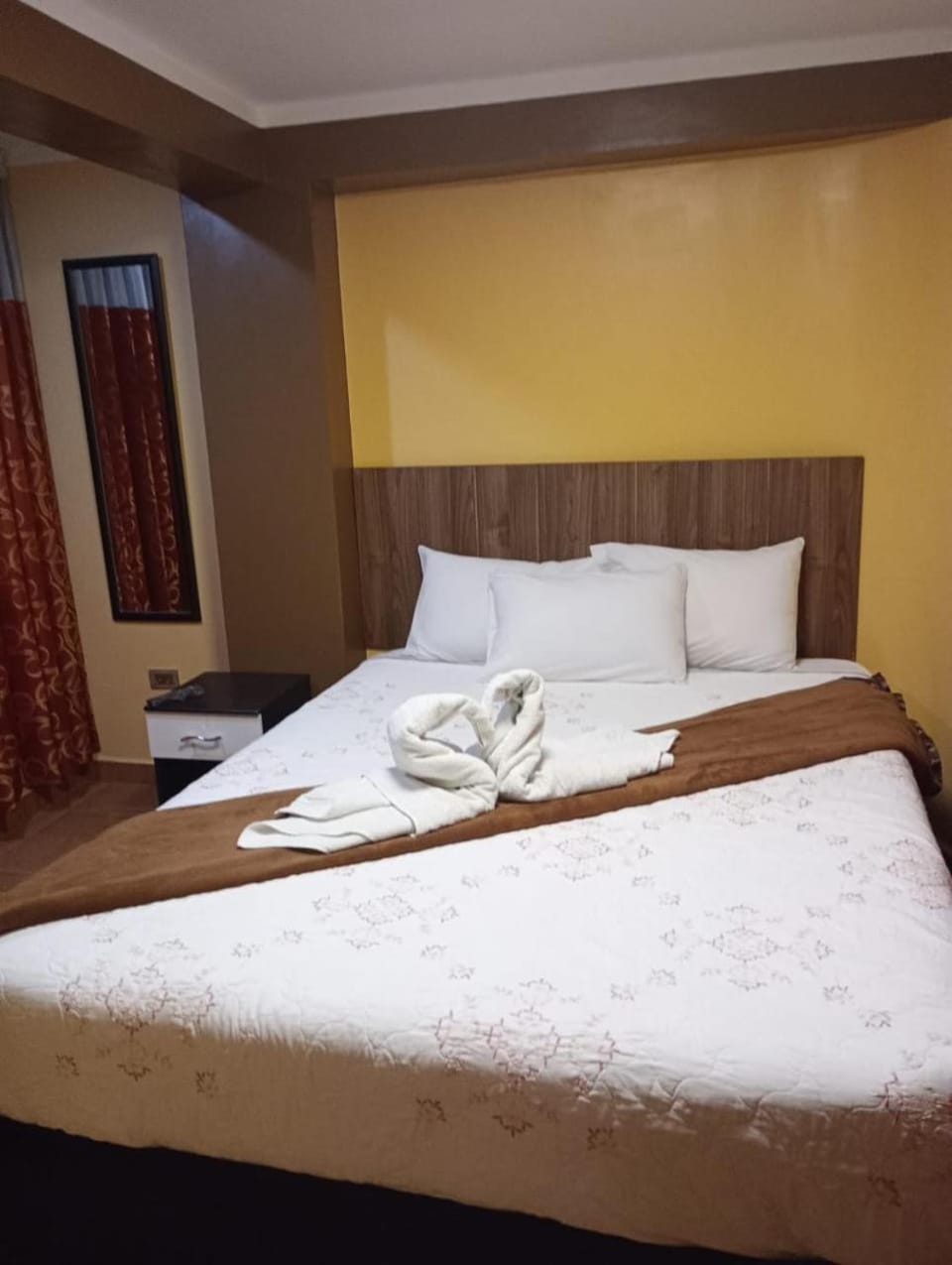 Bed, Bedroom, towels