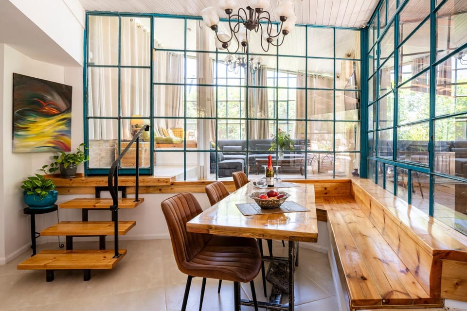 Living room, Banquet/Function facilities, Seating area, Dining area