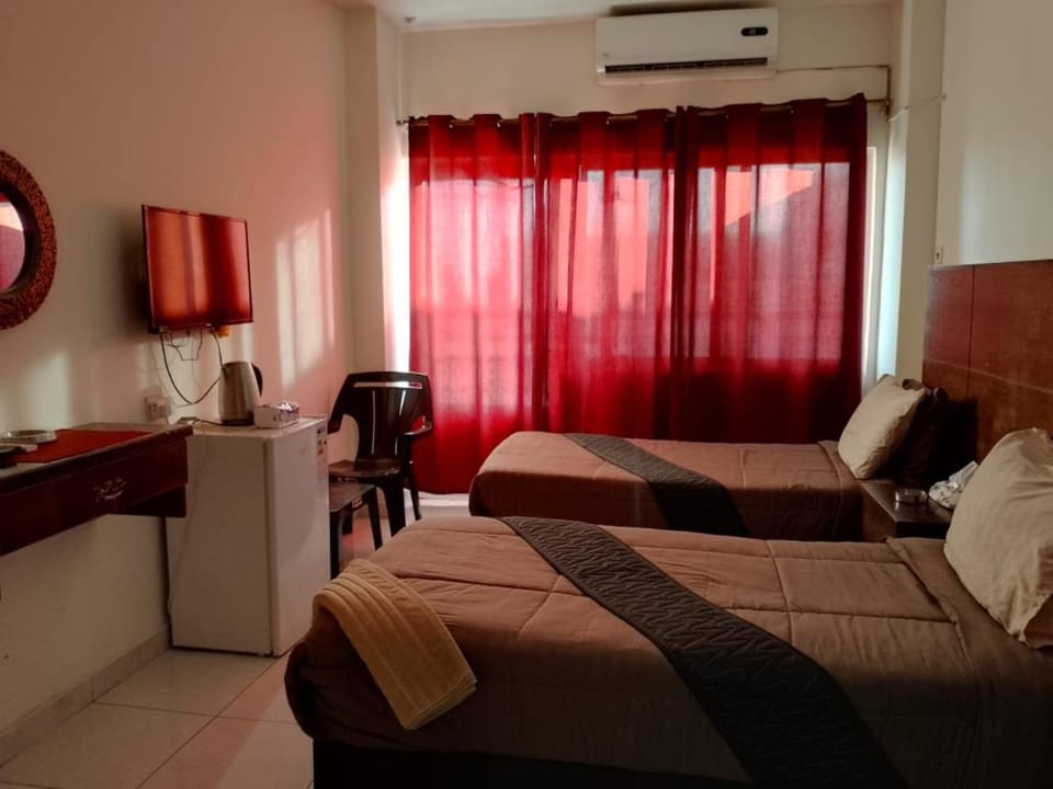 Bed, TV and multimedia, Bedroom, hair dresser, air conditioner
