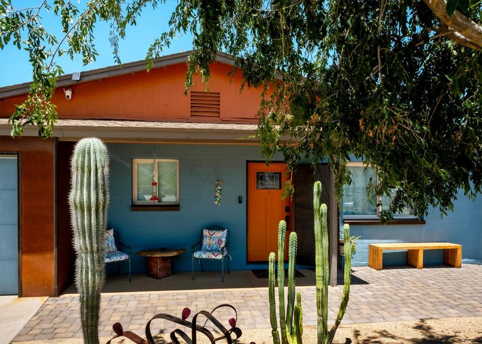 The Hummingbird House, Sauna & Mountain Views! Villa in Phoenix