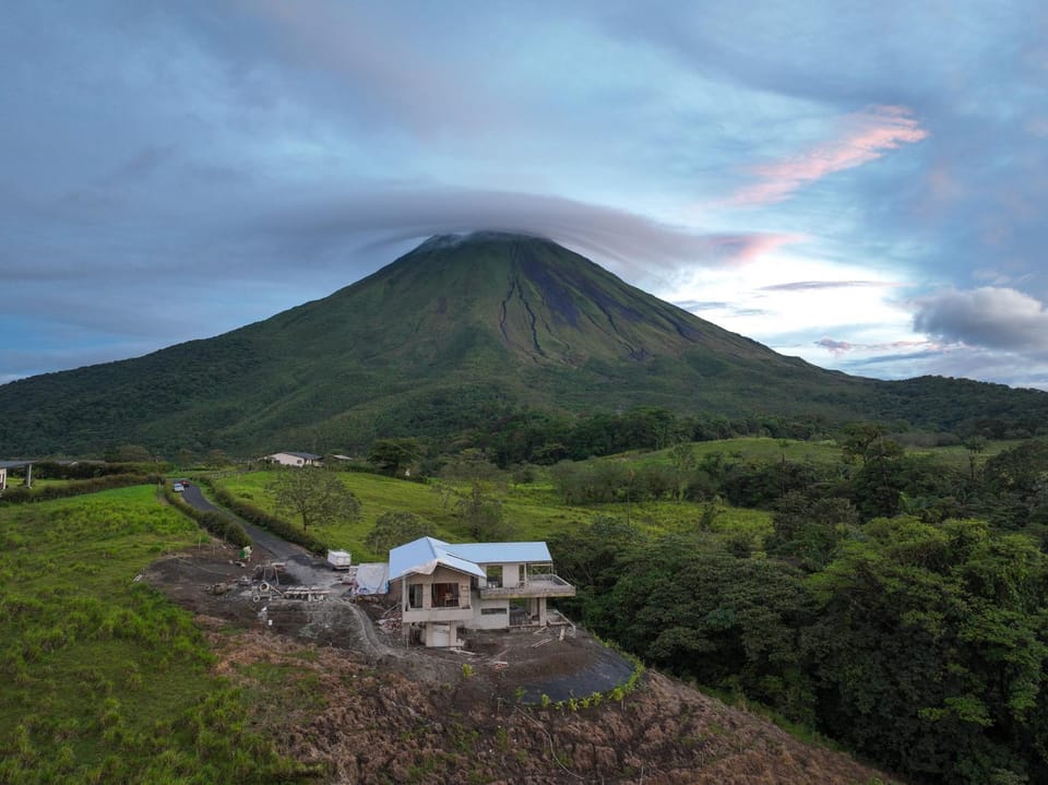 Villas Jawara ! Un Volcán en su Jardín ! Villa in Alajuela Province