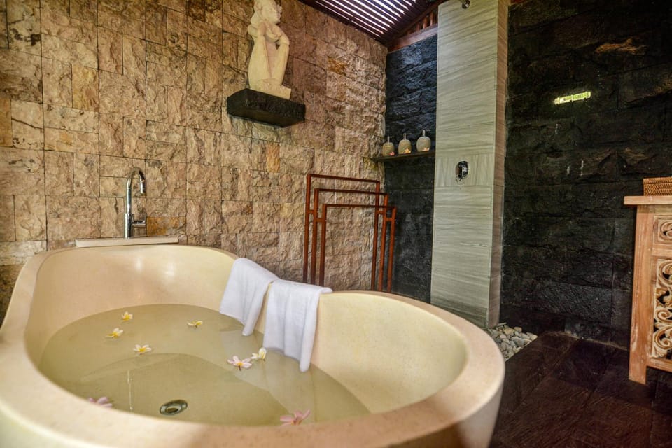 Hot Tub, Bath