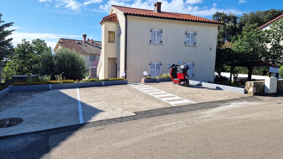 Day, Neighbourhood, Parking
