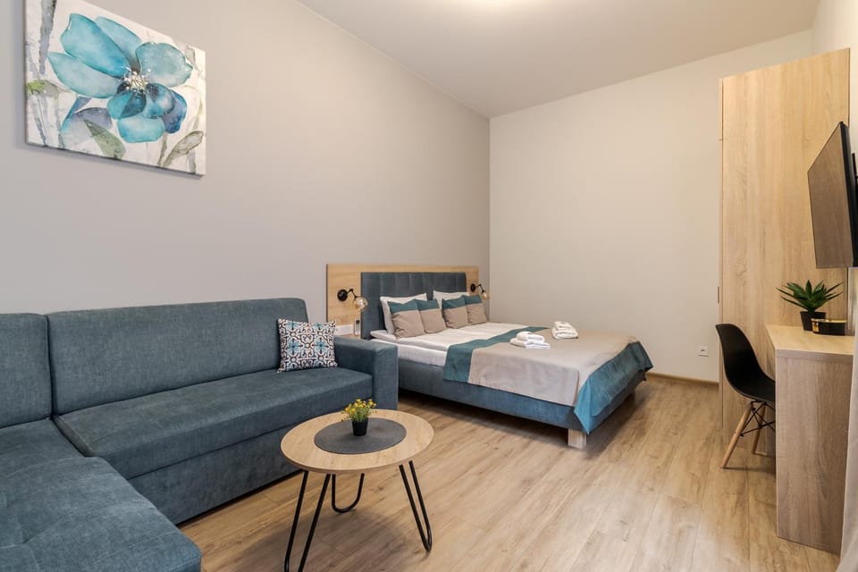 Bed, Living room, Photo of the whole room, Seating area