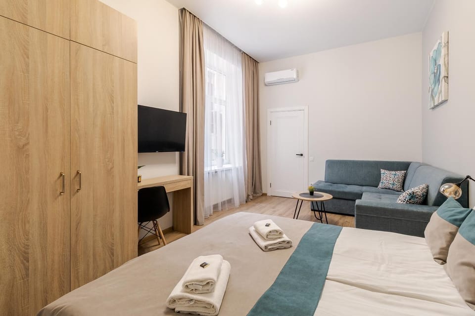 Bed, Photo of the whole room, Seating area, Bedroom, wardrobe, air conditioner