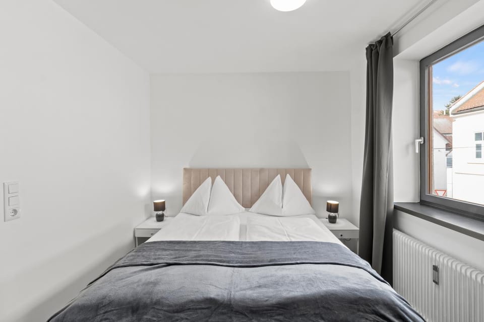 Bed, Photo of the whole room, Bedroom, internet