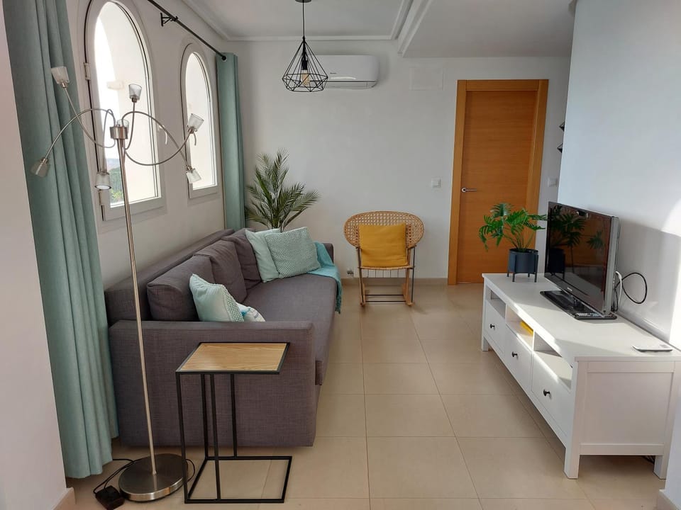TV and multimedia, Living room, Seating area, internet, air conditioner