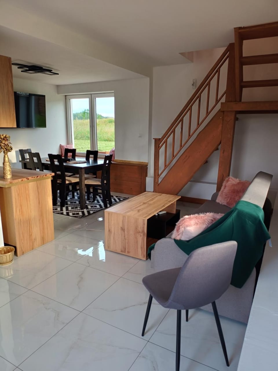 Kitchen or kitchenette, Living room, Seating area, Dining area