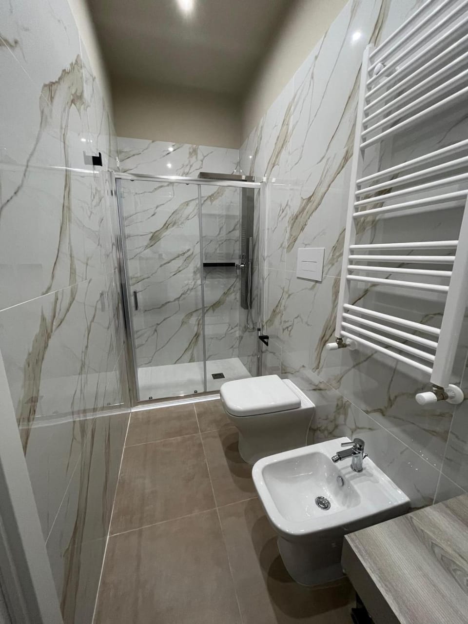 Shower, Toilet, Bathroom, bidet, towels