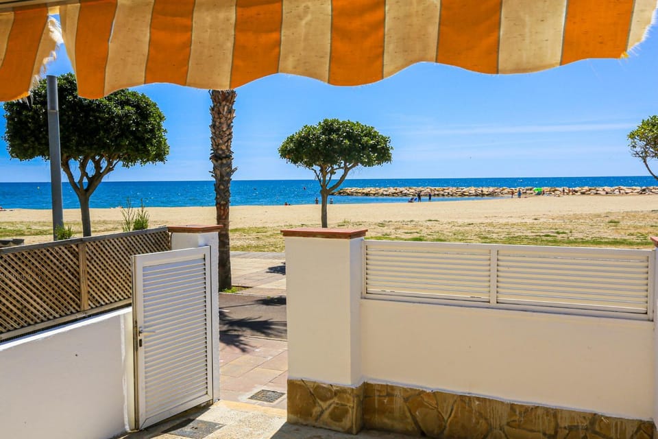 LITORAL COSTA DORADA - VILLA LAURA Only families House in Cambrils