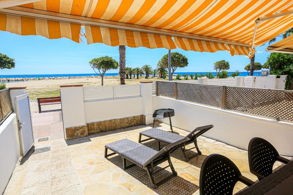 LITORAL COSTA DORADA - VILLA LAURA Only families House in Cambrils